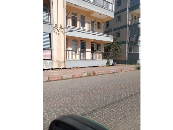 Altınova Ayvalık Satılık Daire |  3+1 Oda | 90M2 2.200.000Tl | Zemin Kat | Soba | 1 Banyo | 1 Yatak Odası Resim-3