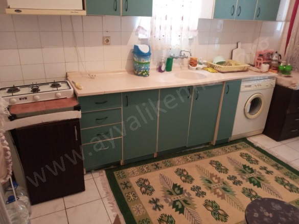 Altınova Ayvalık Satılık Daire |  3+1 Oda | 90M2 2.200.000Tl | Zemin Kat | Soba | 1 Banyo | 1 Yatak Odası Resim-4