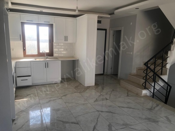 Altınova Ayvalık Satılık Villa |  4+1 Oda | 181M2 8.000.000Tl  Krediye Uygun  | Klima | 2 Banyo | 2 Yatak Odası Resim-5
