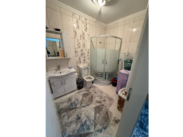 Altınova Ayvalık Satılık Daire |  2+1 Oda | 95M2 3.560.000Tl  Krediye Uygun  | 5. Kat | Klima | 2 Banyo | 1 Yatak Odası Resim-3