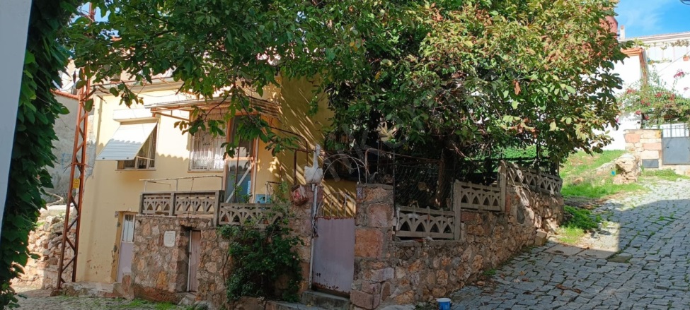 Merkez Ayvalık Satılık Müstakil Ev |  3+1 Oda | 107M2 10.250.000Tl | Soba | 1 Banyo | 1 Yatak Odası Resim-1