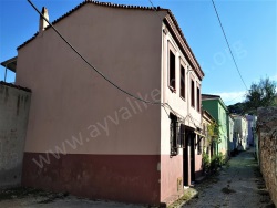 Ayvalık Merkez Satılık Müstakil Ev 3+2 138 M2 | Komple Bina | Soba | 1 Banyo | 2 Yatak Odası