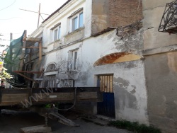 Ayvalık Merkez Satılık Taş Ev 7+1 100 M2 | Komple Bina | 1 Banyo | 3 Yatak Odası