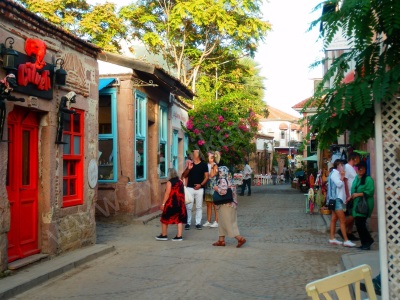 Cunda Adası Tarihi Köşe Satılık Dükkan Ayvalık