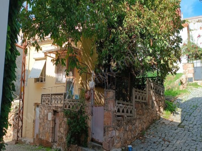 Ayvalık Merkezde &Arsa 3+1 Satılık Müstakil Ev