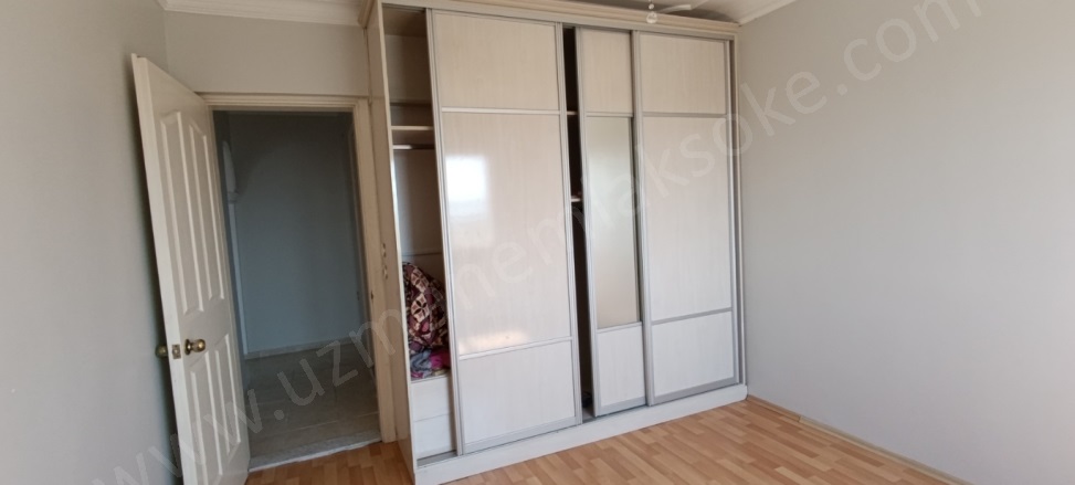 Atatürk Söke Kiralık Daire |  3+1 Oda | 150M2 Aylık 20.000Tl | 7. Kat | Kombi | 1 Banyo Resim-3