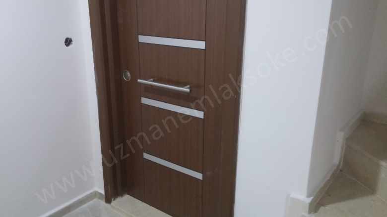 Söke Uzman Emlaktan Konak Mah Eşyalı Kiralık Daire 2+1 80 M2 Arakat D Gazlı Asansörlü