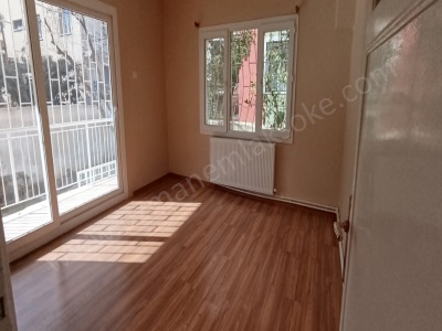 Söke Uzman Emlaktan Çeltikçi Mah Satılık Daire 3+1 120 M2 İkikatlı Binanın Birinci Kat