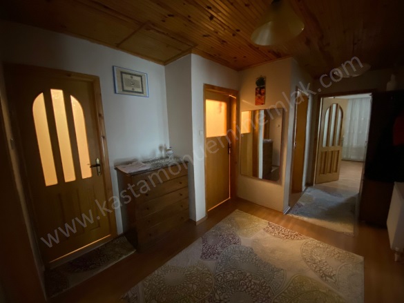 Merkez Kastamonu Satılık Daire |  3+1 Oda | 135M2 2.750.000Tl  Krediye Uygun  | 4. Kat | Kombi | 1 Banyo | 1 Yatak Odası Resim-4