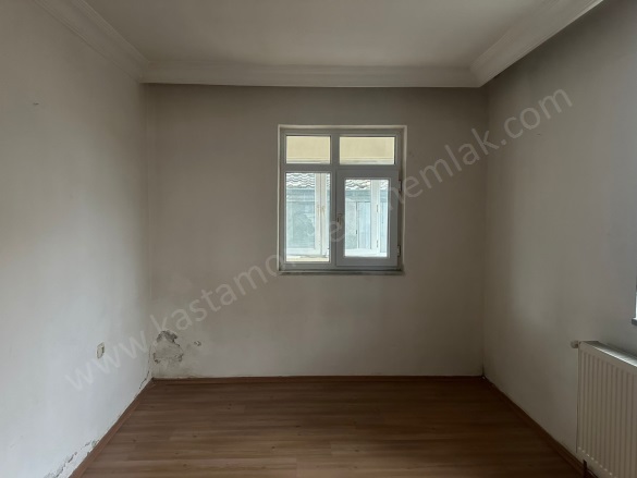 Merkez Kastamonu Kiralık Daire |  2+1 Oda | 100M2 Aylık 10.500Tl | Zemin Kat | Kombi | 1 Banyo | 1 Yatak Odası Resim-5