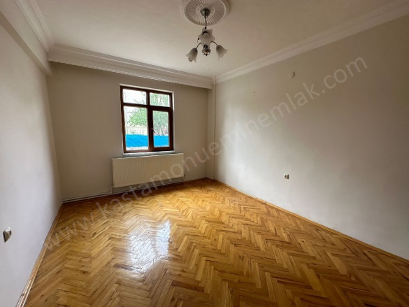 Merkez Kastamonu Kiralık Daire |  1+1 Oda | 105M2 Aylık 11.000Tl | 2. Kat | Kombi | 1 Banyo | 1 Yatak Odası Resim-4