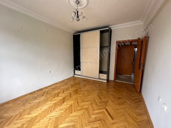 Merkez Kastamonu Kiralık Daire |  1+1 Oda | 105M2 Aylık 11.000Tl | 2. Kat | Kombi | 1 Banyo | 1 Yatak Odası Resim-5