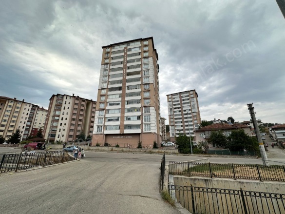 Merkez Kastamonu Satılık Daire |  3+1 Oda | 147M2 6.500.000Tl  Krediye Uygun  | 3. Kat | Merkezi Isınma | 2 Banyo | 1 Yatak Odası Resim-1