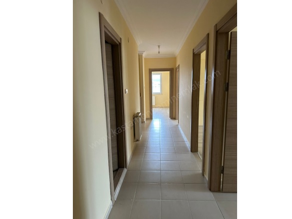 Merkez Kastamonu Satılık Daire |  3+1 Oda | 147M2 6.500.000Tl  Krediye Uygun  | 3. Kat | Merkezi Isınma | 2 Banyo | 1 Yatak Odası Resim-3