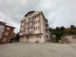 Merkez Merkez Kiralık Daire 3+1 115 M2 | 3. Kat | Kombi | 1 Banyo | 1 Yatak Odası