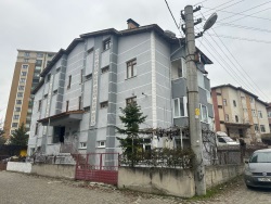 Merkez Merkez Kiralık Daire 2+1 100 M2 | Zemin Kat | Kombi | 1 Banyo | 1 Yatak Odası