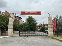 Merkez Merkez Kiralık Daire 1+1 40 M2 | Giriş Katı | Kombi | 1 Banyo | 1 Yatak Odası