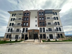 Merkez Merkez Kiralık Daire 2+1 95 M2 | 4. Kat | Merkezi Isınma | 1 Banyo | 1 Yatak Odası