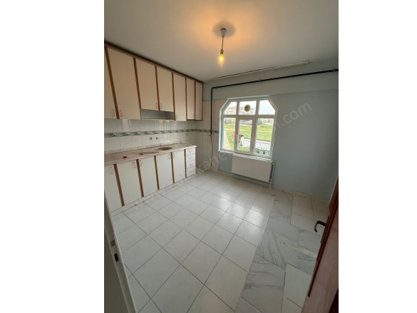 Bağlarbaşı Mah. Merzifon Satılık Daire |  2+1 Oda | 120M2 1.950.000Tl  Krediye Uygun  | 3. Kat | Kombi | 1 Banyo | 2 Yatak Odası Resim-4