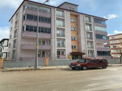 Merzifon Mahsen Mah. Satılık Daire 2+1 125 M2 | 1. Kat | Kombi | 1 Banyo | 2 Yatak Odası