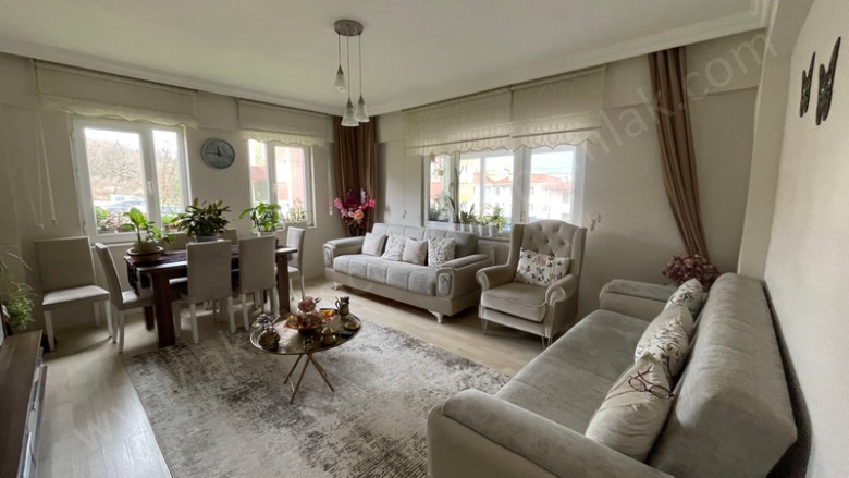 Merkez Akçakoca Satılık Daire |  3+1 Oda | 140M2 4.000.000Tl  Krediye Uygun  | Giriş Katı | Doğalgaz | 1 Banyo | 3 Yatak Odası Resim-2