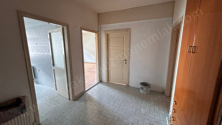 Ayazlı Akçakoca Kiralık Daire |  3+1 Oda | 125M2 Aylık 15.000Tl | 3. Kat | Doğalgaz | 1 Banyo | 3 Yatak Odası Resim-3
