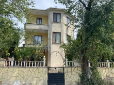 Kale de Müstakil 3 Katı Ayrı Girişli Deniz Gören Villa
