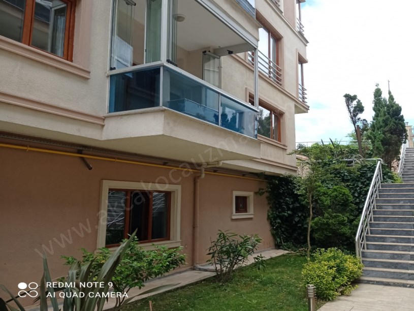 Akça Evlerinde Bahçeli Havuzlu Kiralık Daire