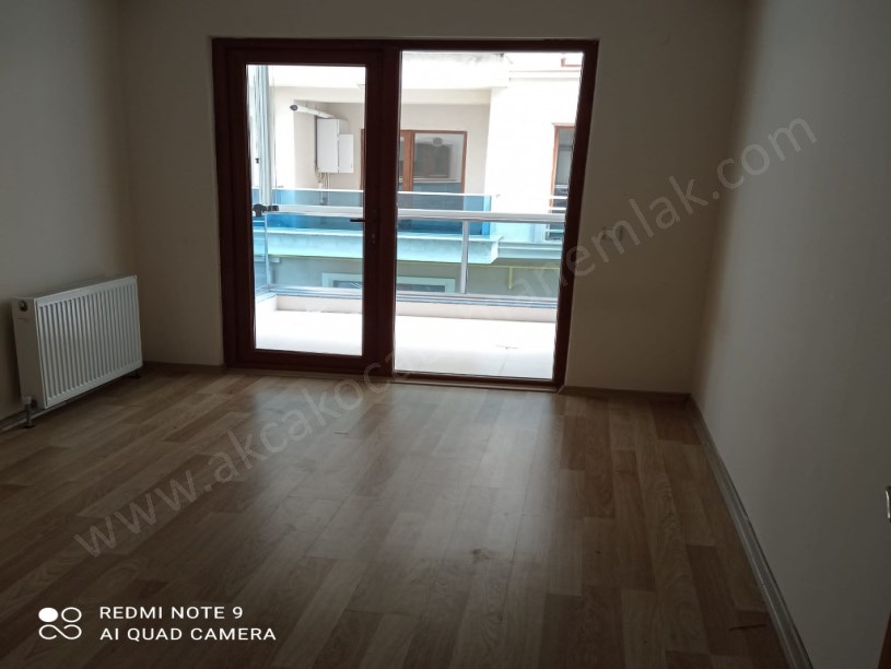 Akça Evlerinde Bahçeli Havuzlu Kiralık Daire