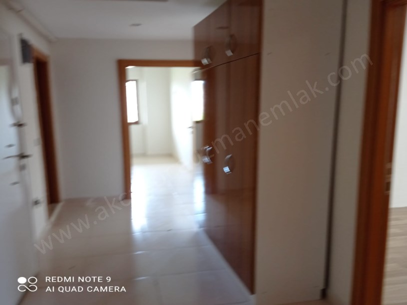 Akça Evlerinde Bahçeli Havuzlu Kiralık Daire
