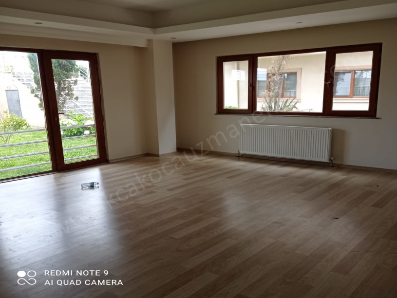 Akça Evlerinde Bahçeli Havuzlu Kiralık Daire