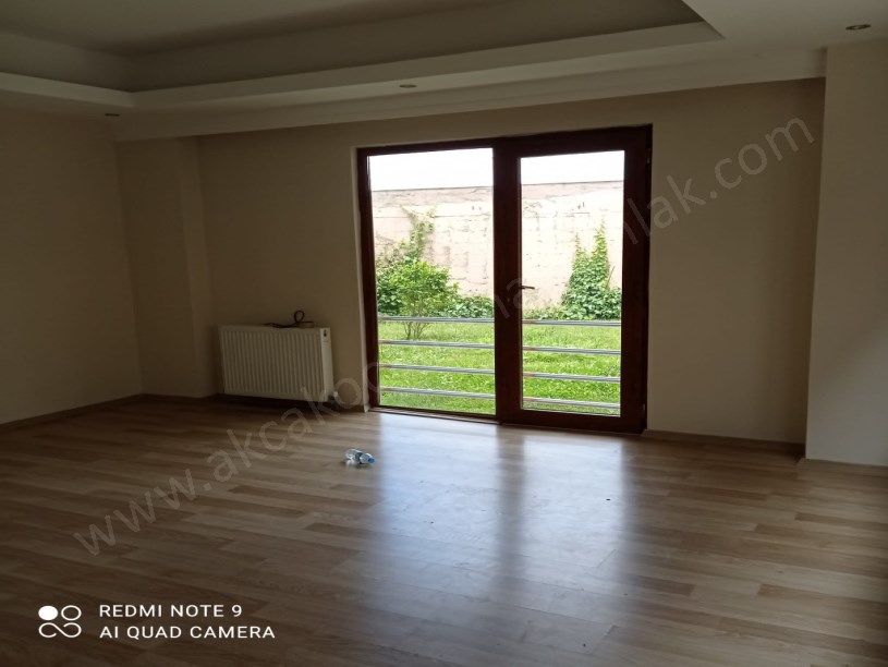 Akça Evlerinde Bahçeli Havuzlu Kiralık Daire