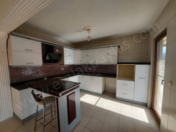 Okçular Ortaca Kiralık Daire |  3+1 Oda | 125M2 Aylık 25.000Tl | 2. Kat | Soba | 1 Banyo | 3 Yatak Odası Resim-5