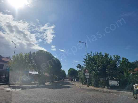Dalyan Gülpınarda işlek Caddede 1000 M2 Ticari imarlı Lar Yap işlet Devret Şeklinde Verilecektir Kiralık Arsa Ortaca