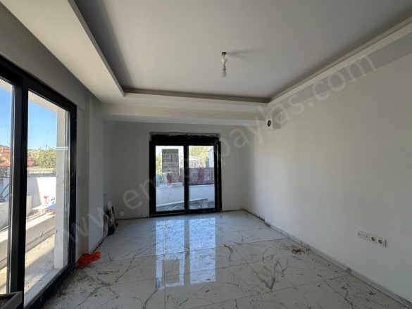Karaburun Ortaca Satılık Daire |  2+1 Oda | 55M2 3.400.000Tl | Yüksek Giriş | Klima | 1 Banyo | 2 Yatak Odası Resim-1