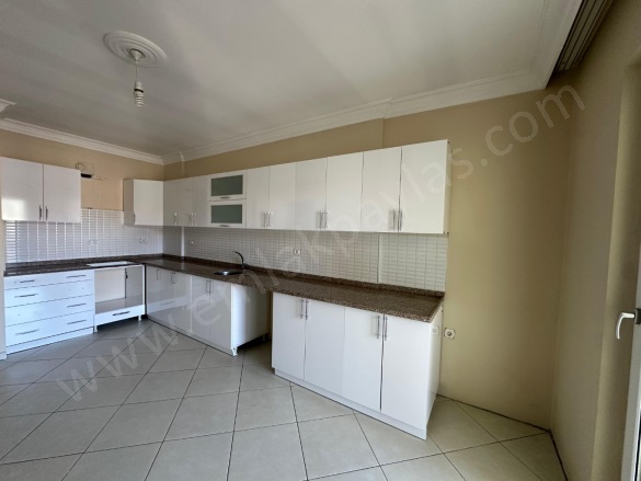 Karaburun Ortaca Satılık Daire |  3+1 Oda | 165M2 5.650.000Tl | 5. Kat | Kat Kaloriferi | 2 Banyo | 3 Yatak Odası Resim-1