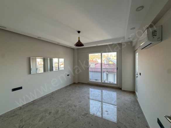 Dalyan Ortaca Satılık Daire |  3+1 Oda | 120M2 5.250.000Tl | 4. Kat | Klima | 2 Banyo | 2 Yatak Odası Resim-3
