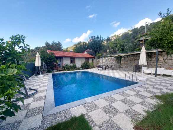 Muğla Ortaca Gökbel Doga içinde Yüzme Havuzlu 1+1 Ahşap Eşyalı Bungalov Kiralık Müstakil Ev