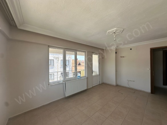 Cumhuriyet Ortaca Kiralık Daire |  3+1 Oda | 120M2 Aylık 27.000Tl | Yüksek Giriş | Klima | 2 Banyo | 3 Yatak Odası Resim-3