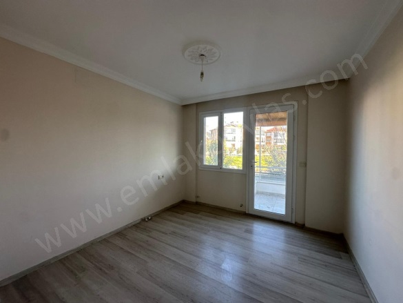 Karaburun Ortaca Kiralık Daire |  2+1 Oda | 75M2 Aylık 20.000Tl | Giriş Katı | Klima | 1 Banyo | 2 Yatak Odası Resim-4