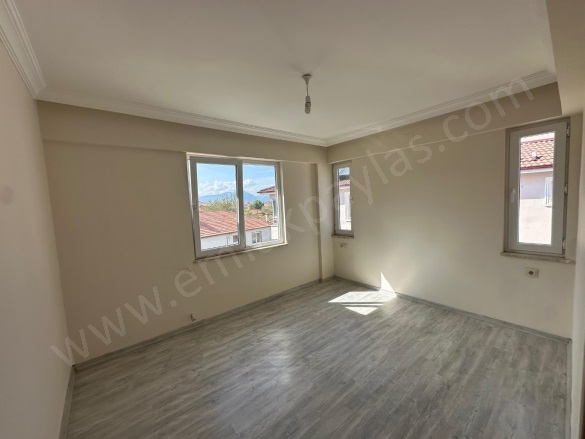 Cumhuriyet Ortaca Satılık Daire |  2+1 Oda | 85M2 4.350.000Tl | 3. Kat | Klima Resim-3