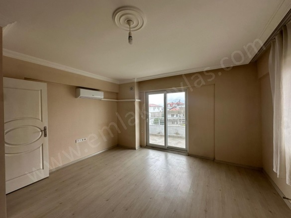 Cumhuriyet Ortaca Kiralık Daire |  1+1 Oda | 55M2 Aylık 15.000Tl | 3. Kat | Klima | 1 Banyo | 1 Yatak Odası Resim-3