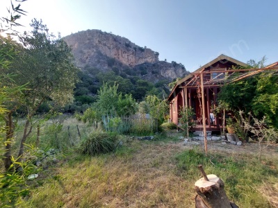 Köyceğiz Çandırda Dalyan Kanalına Yakın 15 000 M2 Müstakil Arazide Tek Katlı Ev Satılık 2+1