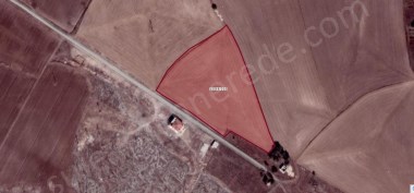 SÜLEYMAN, YAZIBELEN DE YOLUN SAĞINDA 13.700 M2 TARLA SATIYOR.