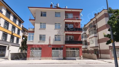 HACIKAYMAK ESKİ SİLLE YOLU CD ÜZERİNDE 3.KAT 3+1 SATILIK DAİRE.