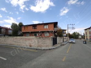 ERZURUM A.GAZİ MAHALLESİNDE 3 KATLI BAHÇELİ KOMPLE SATILIK BİNA 2006