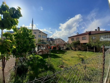 ŞÜKRÜPAŞADA SATILIK BİNA VE BİTİŞİĞİNDE AYRICA SATILIK ARSASI ÇINARDAN İlan No: 3976