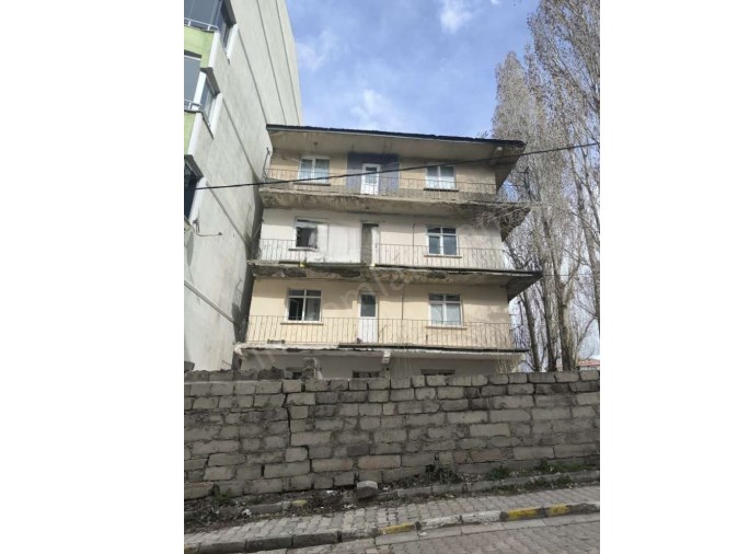 YENİŞEHİRDE SATILIK 4 KATLI BİNA VE 207 m² ARSA ÇINARDAN İlan No:4591