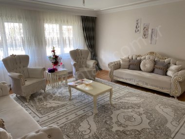 YILDIZKENTTE ANA CADDE ÜZERİNDE SATILIK ZEMİN KAT İlan No:4828