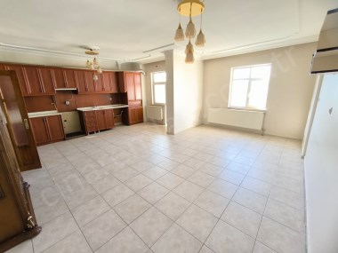 BOSNA CADDESİNDE LÜKS YAPILI ASANSÖRLÜ KİRALIK DAİRE ÇINARDAN İlan No: 4885